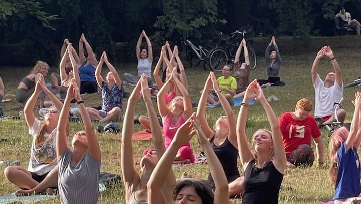 Joga w Parku Popowickim